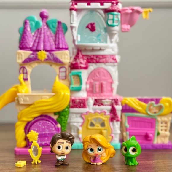 Disney DOORABLES Enchanted Princess Playset Houses Figures PASCAL RAPUNZEL FLYNN - Picture 2 of 9